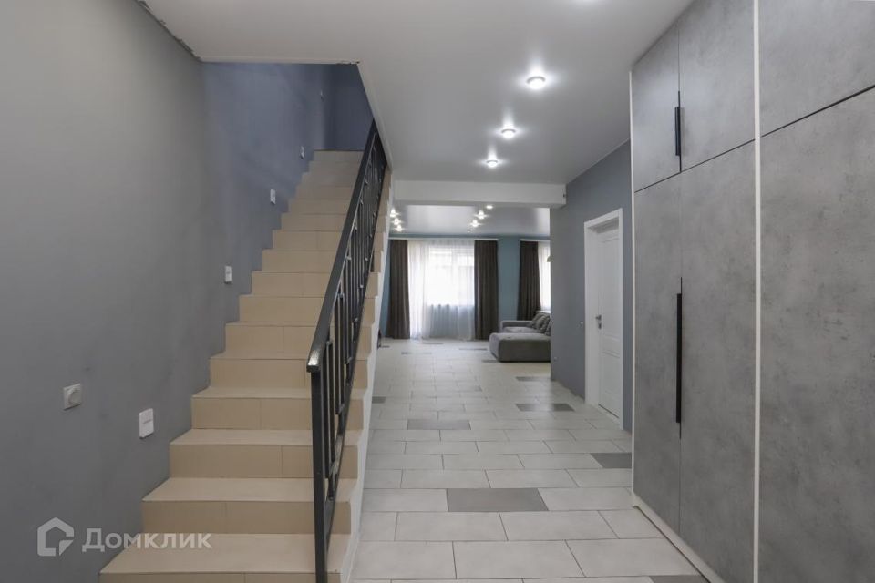 Продаётся 4-комнатная квартира, 160 м²