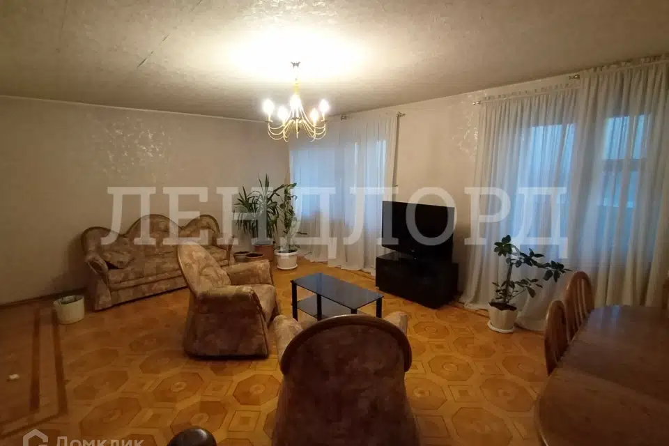 Продаётся 4-комнатная квартира, 123.7 м²