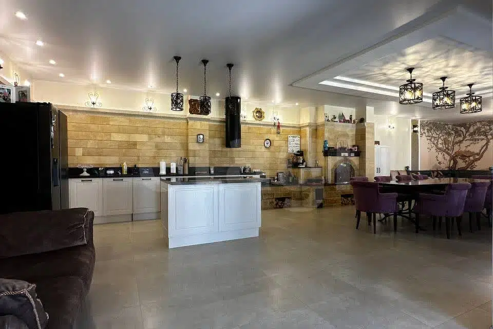 Продаётся 2-этажный дом, 516 м²