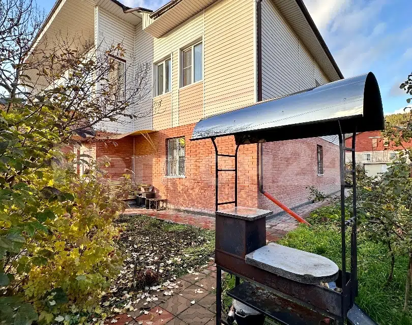 Продаётся 3-этажный дом, 284 м²