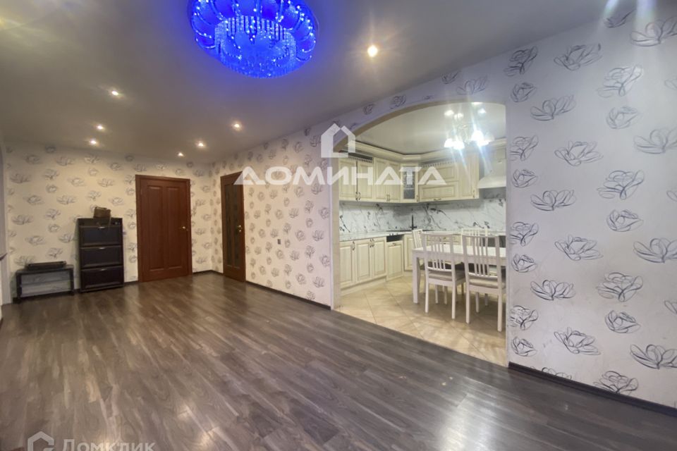 Продаётся 4-комнатная квартира, 90 м²
