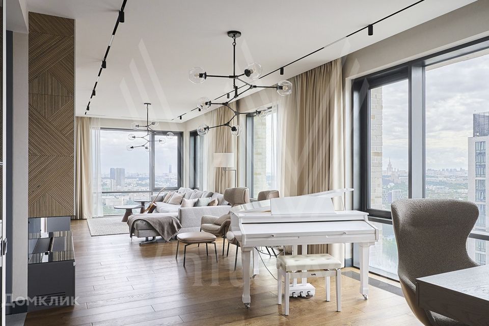 Продаётся 4-комнатная квартира, 145 м²