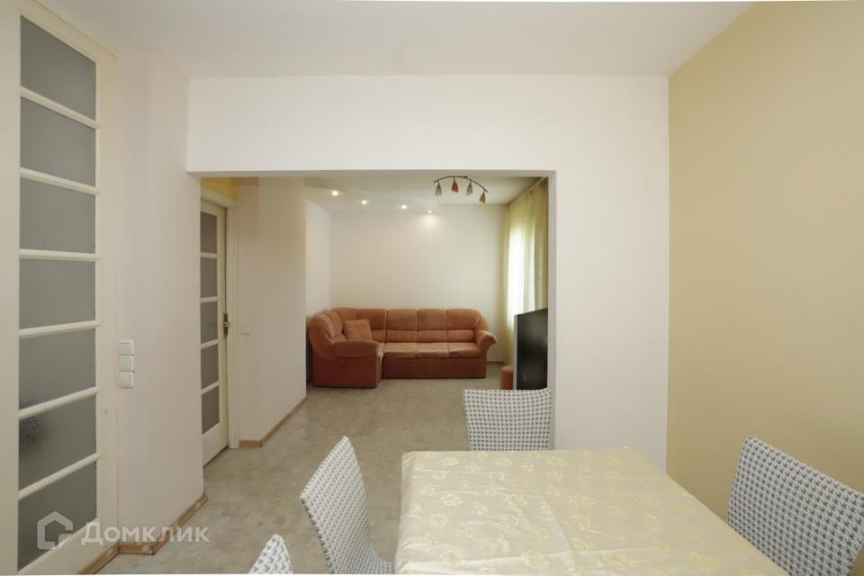 Сдаётся 4-комнатная квартира, 74.4 м²