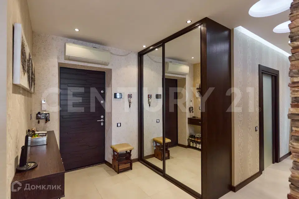 Продаётся 2-комнатная квартира, 101.7 м²