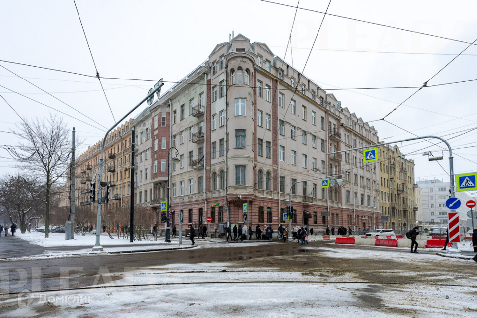 Продаётся 3 комнаты в 4-комн. квартире, 34.2 м²