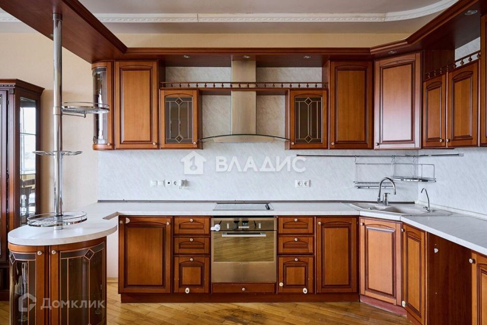 Продаётся 3-комнатная квартира, 135 м²
