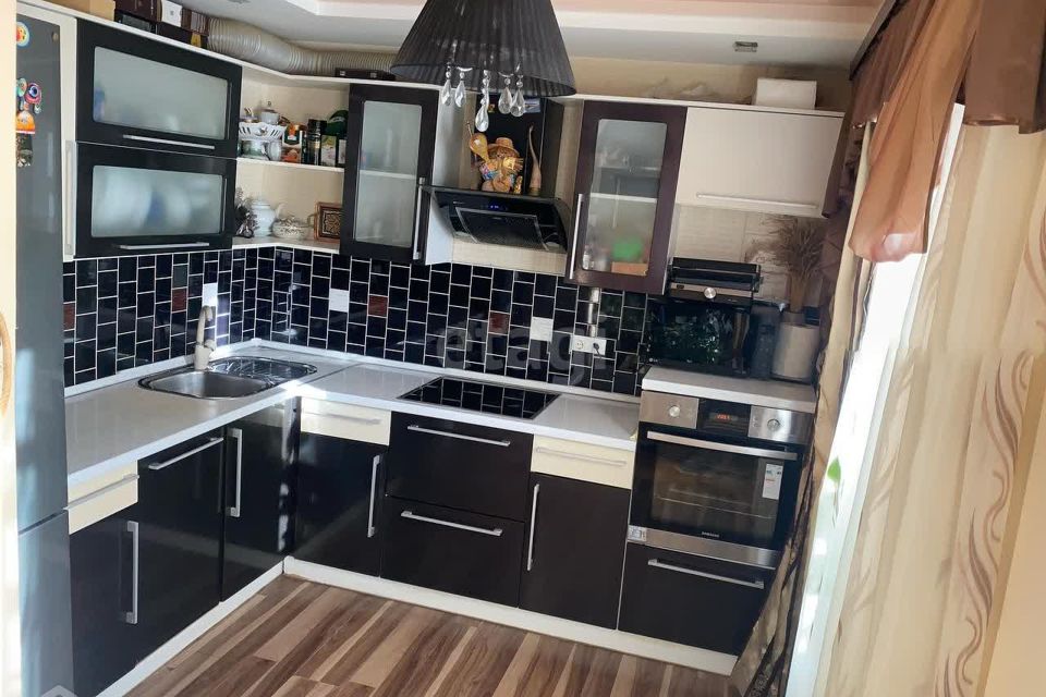 Продаётся 4-комнатная квартира, 112 м²