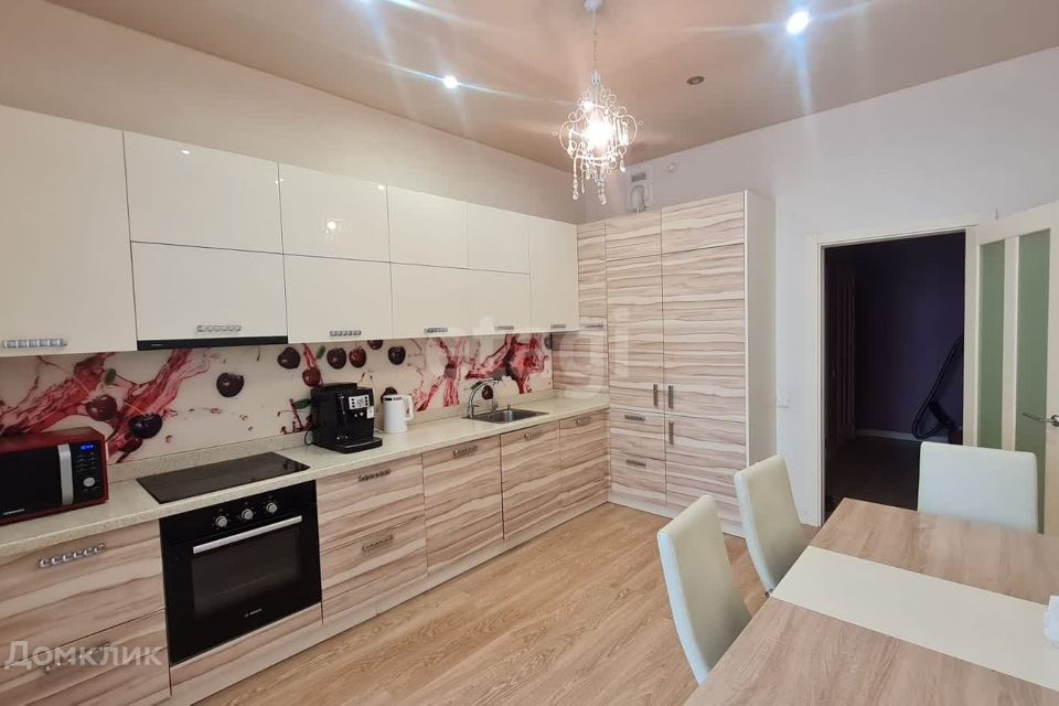 Продаётся 3-комнатная квартира, 98 м²