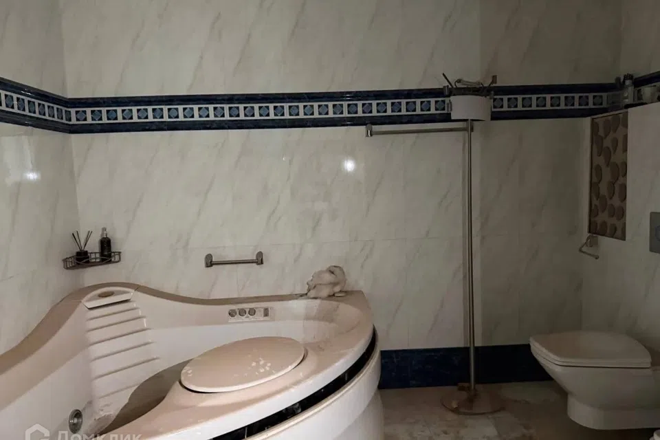 Продаётся 3-комнатная квартира, 153 м²