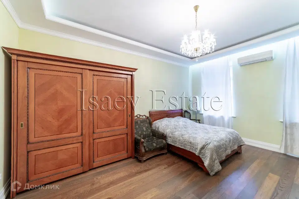Продаётся 4-комнатная квартира, 143 м²