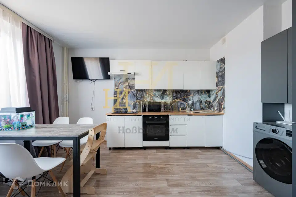 Продаётся 1-комнатная квартира, 42 м²