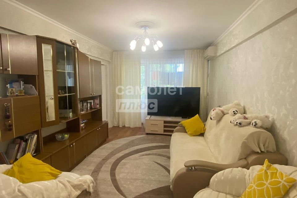 Продаётся 3-комнатная квартира, 48.8 м²