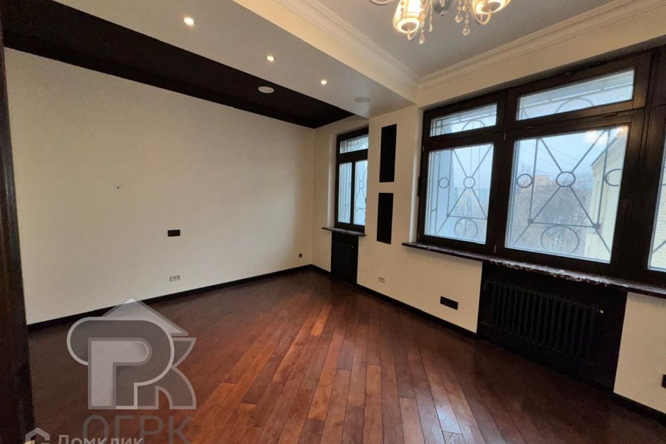 Продаётся 6-комнатная квартира, 181 м²