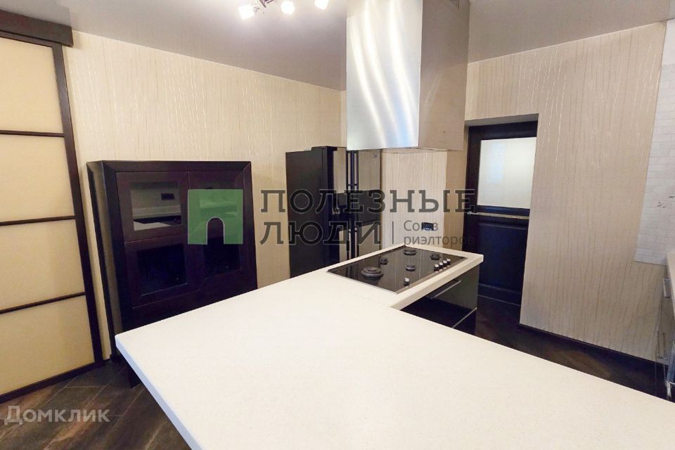 Продаётся 5-комнатная квартира, 235.6 м²