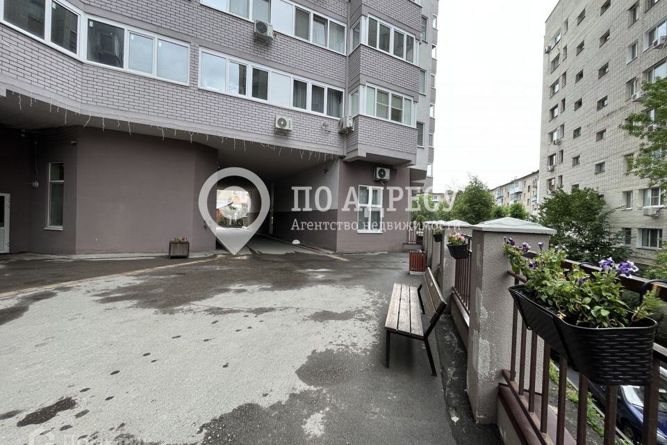 Сдаётся 1-комнатная квартира, 64 м²