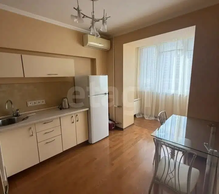 Продаётся 1-комнатная квартира, 42.1 м²