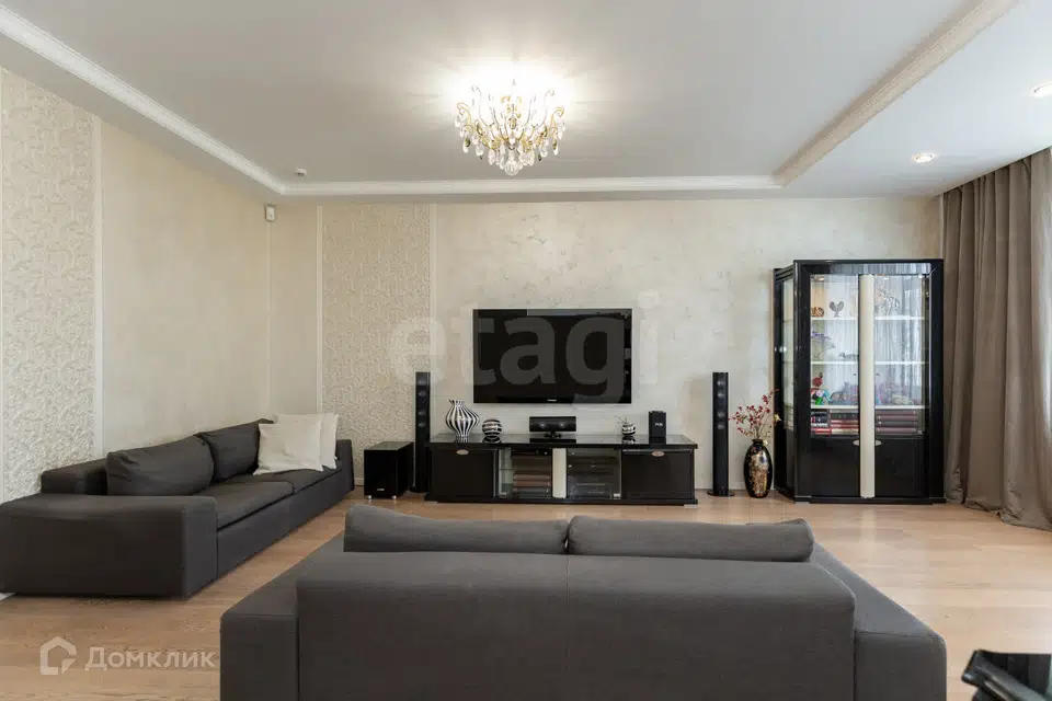 Продаётся 3-комнатная квартира, 133 м²