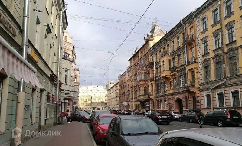 Продаётся комната в 8-комн. квартире, 385 м²