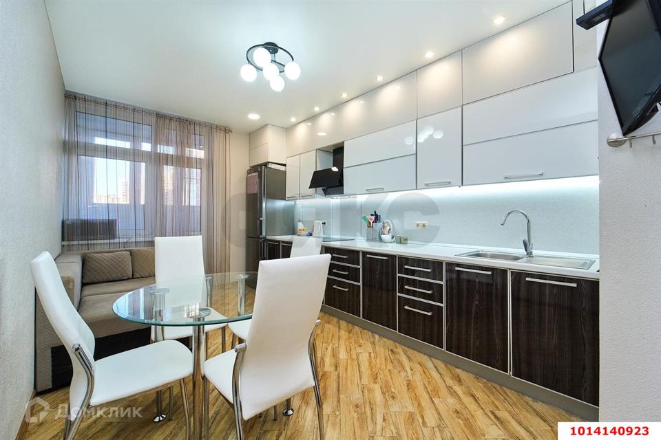 Продаётся 2-комнатная квартира, 60.5 м²