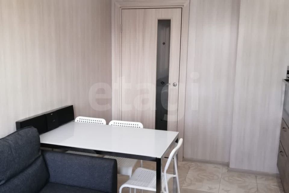 Продаётся 1-комнатная квартира, 42.2 м²