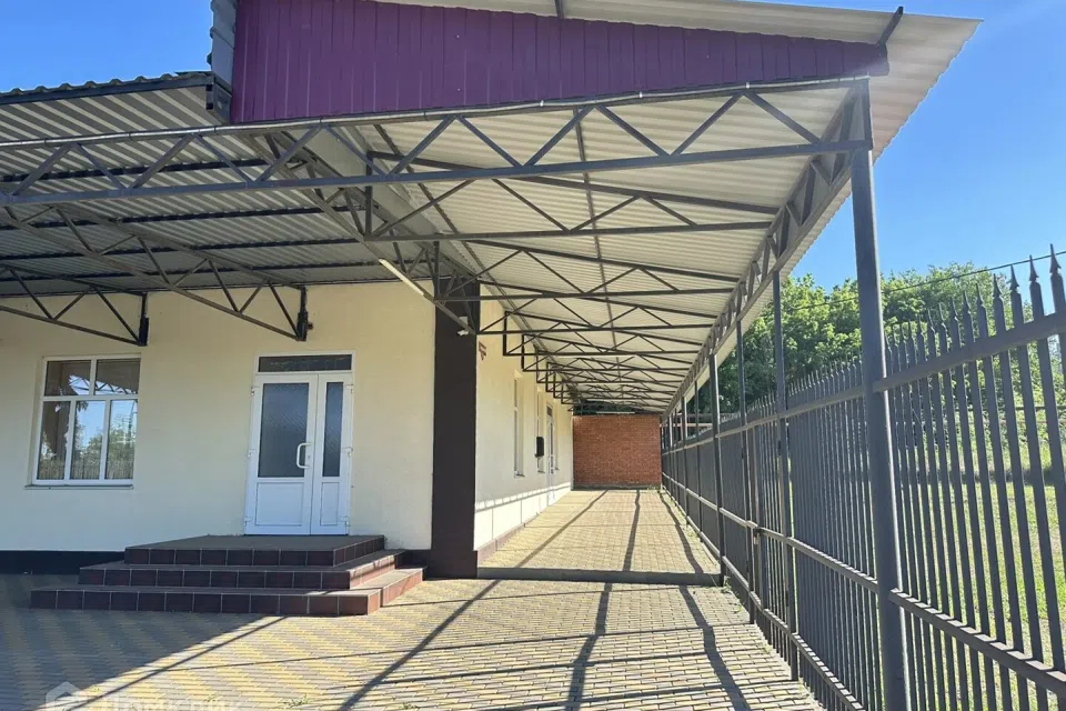 Продаётся торговое помещение, 422 м²