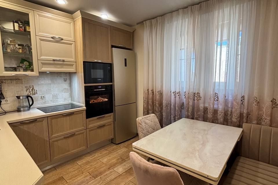 Продаётся 4-комнатная квартира, 101.7 м²