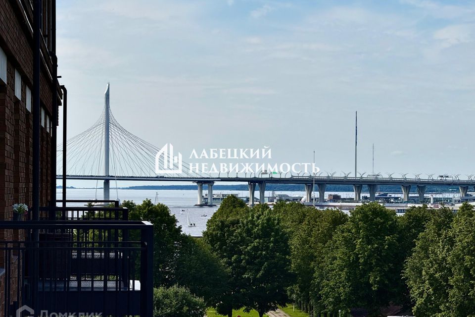 Продаётся 4-комнатная квартира, 140 м²
