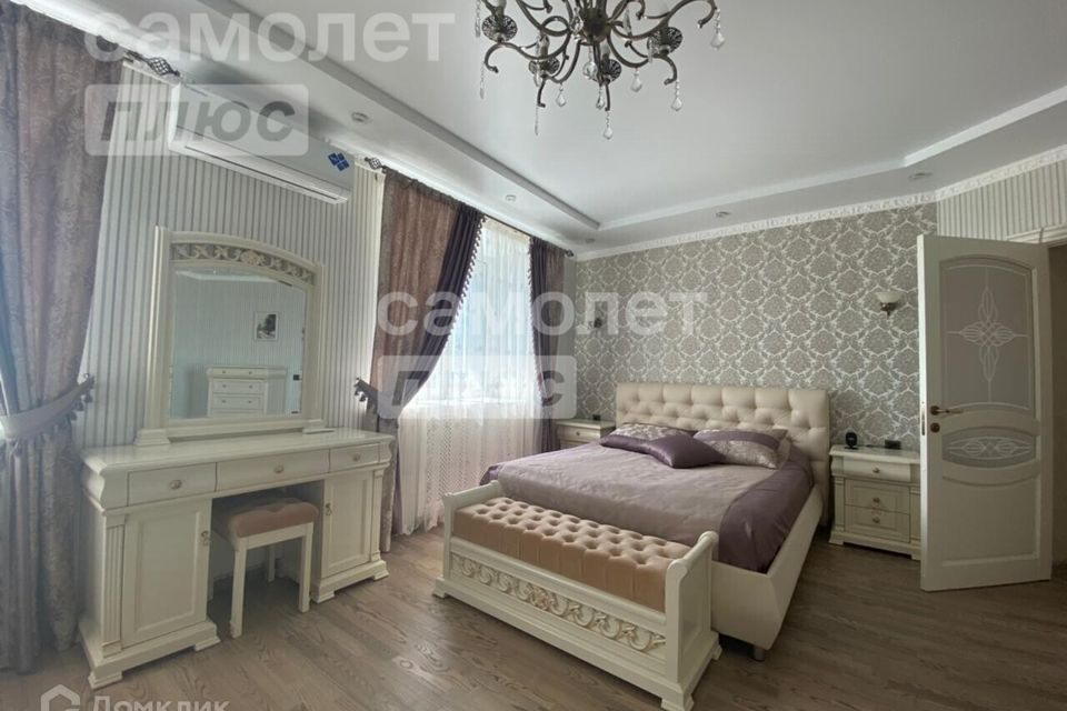 Продаётся 6-комнатная квартира, 244 м²