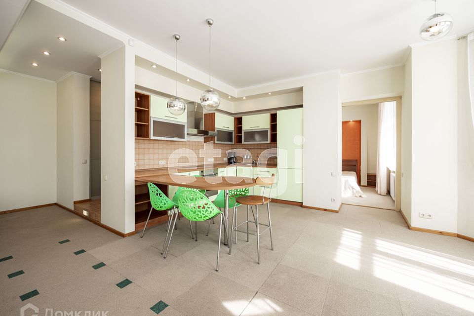 Сдаётся 2-комнатная квартира, 112 м²