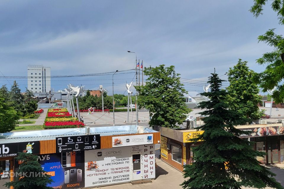 Продаётся 3-комнатная квартира, 54.5 м²