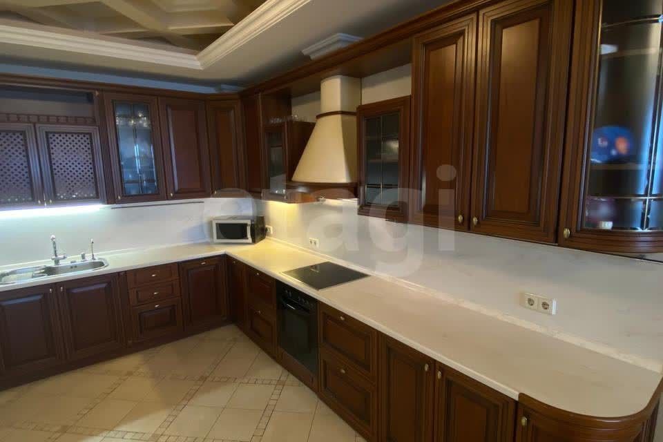Сдаётся 3-комнатная квартира, 186.9 м²