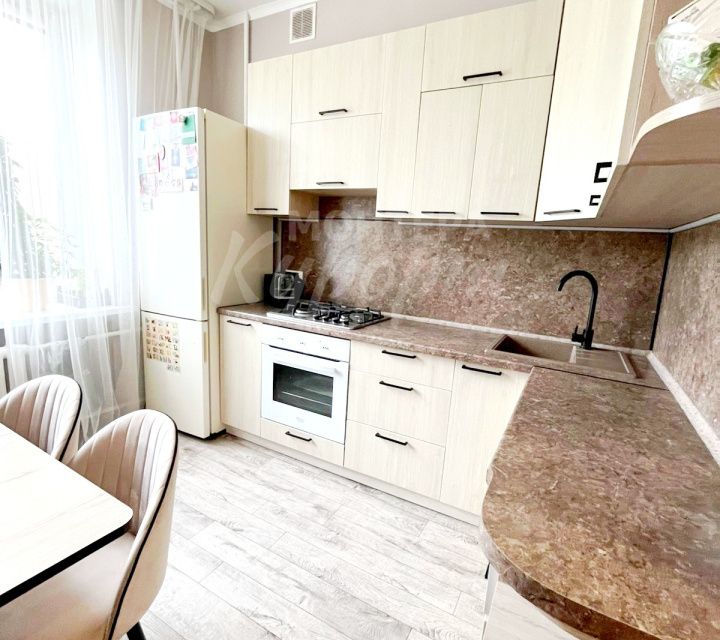 Продаётся 2-комнатная квартира, 62.2 м²