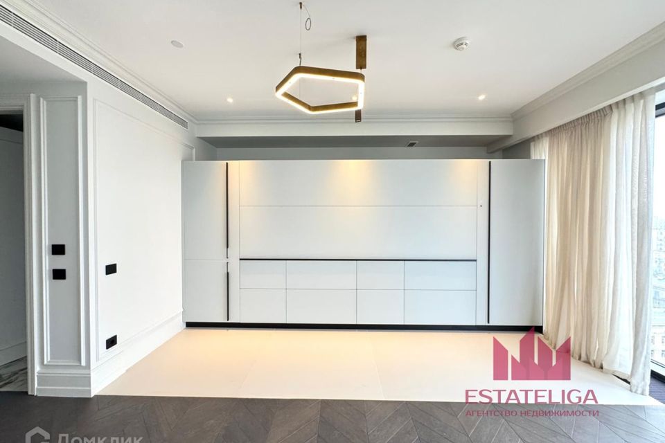 Продаётся 3-комнатная квартира, 102 м²