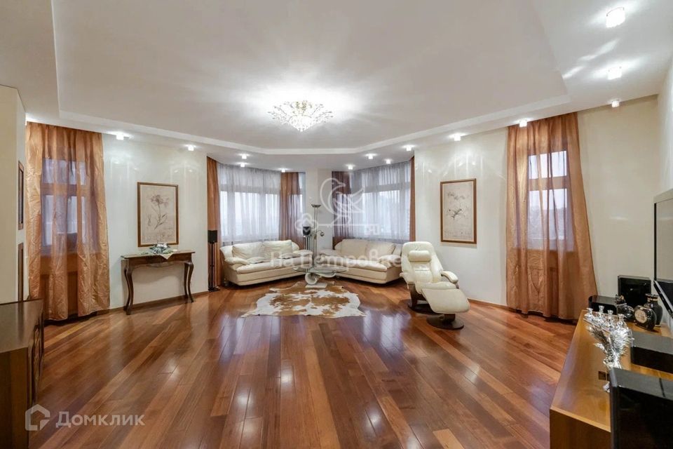 Продаётся 4-комнатная квартира, 191 м²