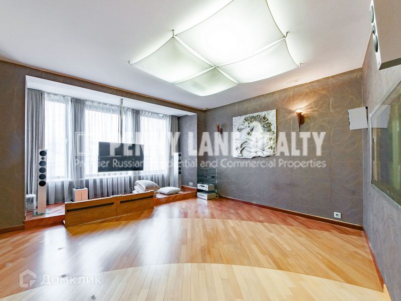 Продаётся 5-комнатная квартира, 260 м²