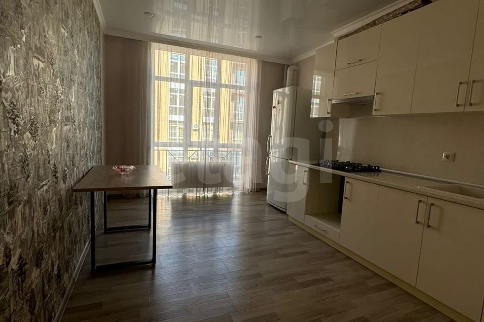 Продаётся 1-комнатная квартира, 42 м²
