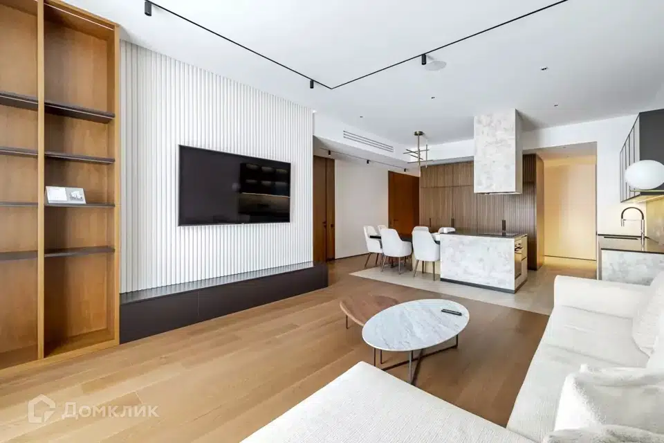 Продаётся 3-комнатная квартира, 144 м²