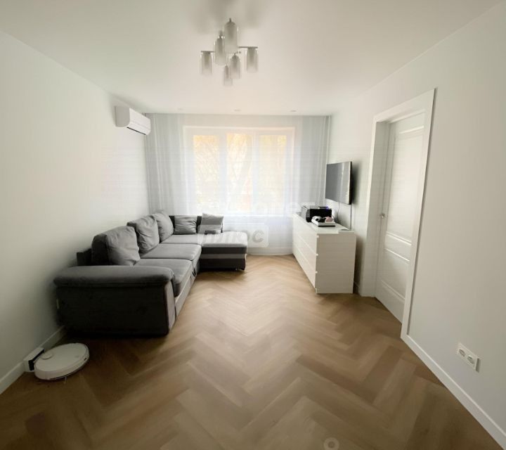 Продаётся 4-комнатная квартира, 64 м²