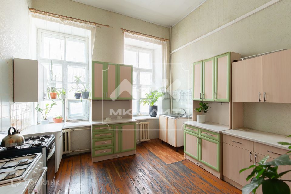 Продаётся 5-комнатная квартира, 183 м²