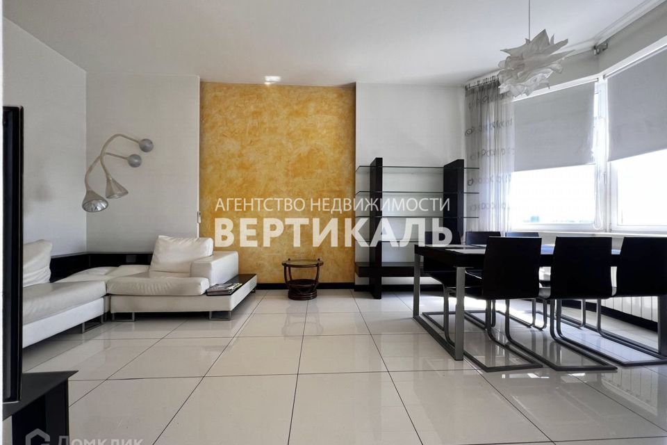 Продаётся 3-комнатная квартира, 111 м²