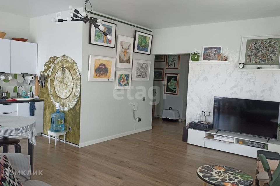 Продаётся 3-комнатная квартира, 108 м²
