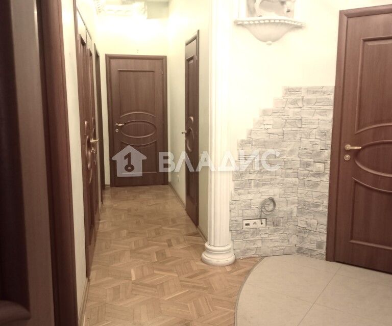 Продаётся 4-комнатная квартира, 110 м²