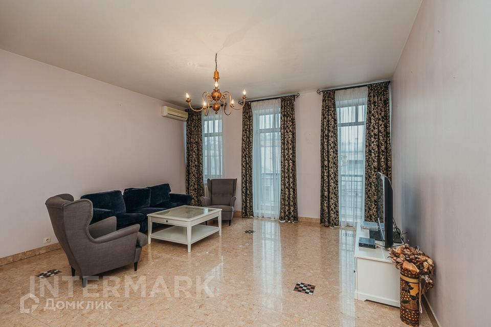 Сдаётся 4-комнатная квартира, 140 м²