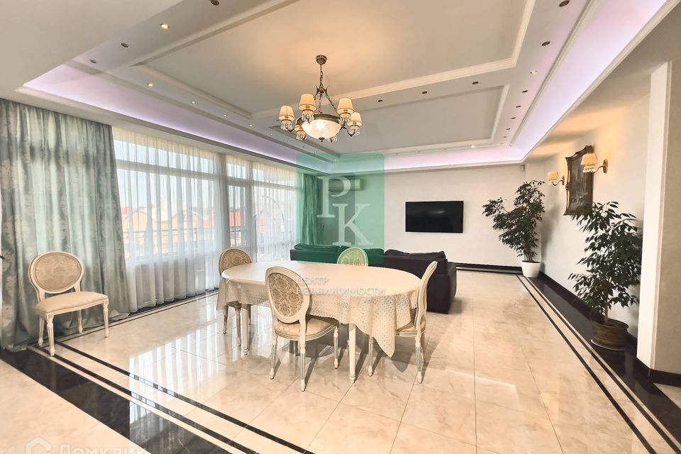 Продаётся 3-комнатная квартира, 155.4 м²