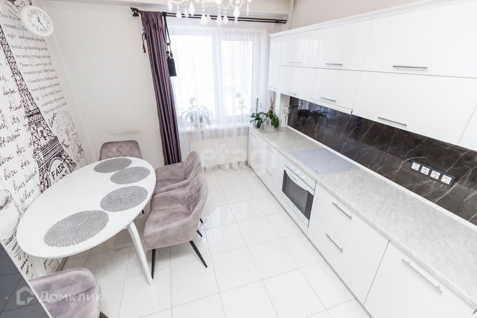 Продаётся 2-комнатная квартира, 66.4 м²