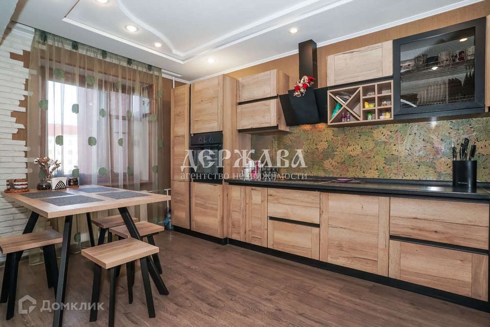 Продаётся 4-комнатная квартира, 93 м²