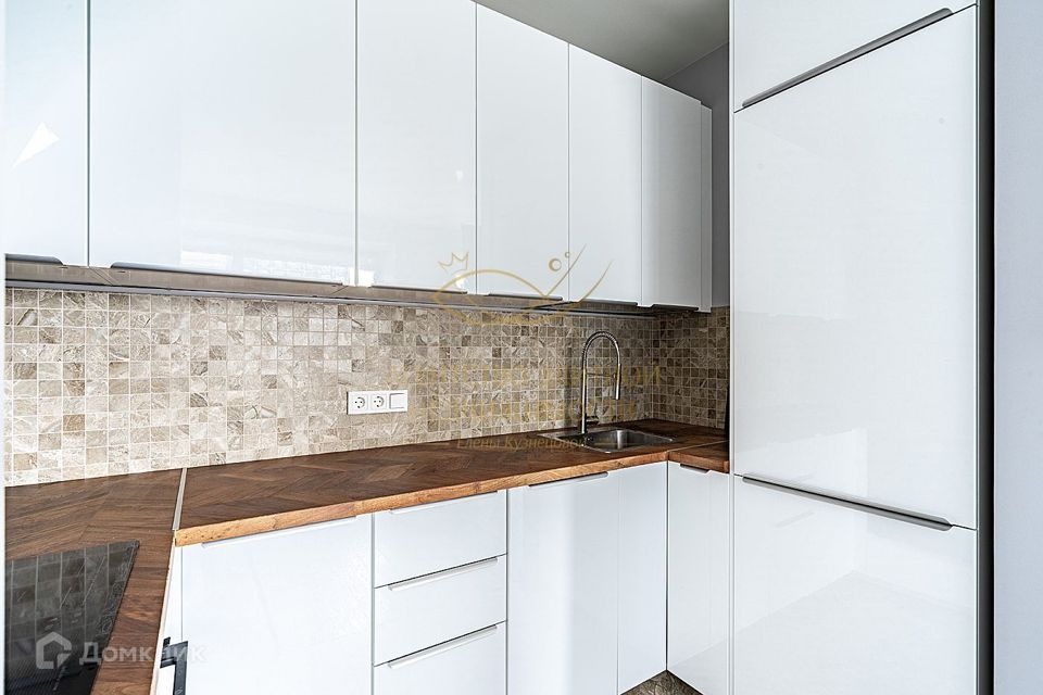 Продаётся 1-комнатная квартира, 42 м²