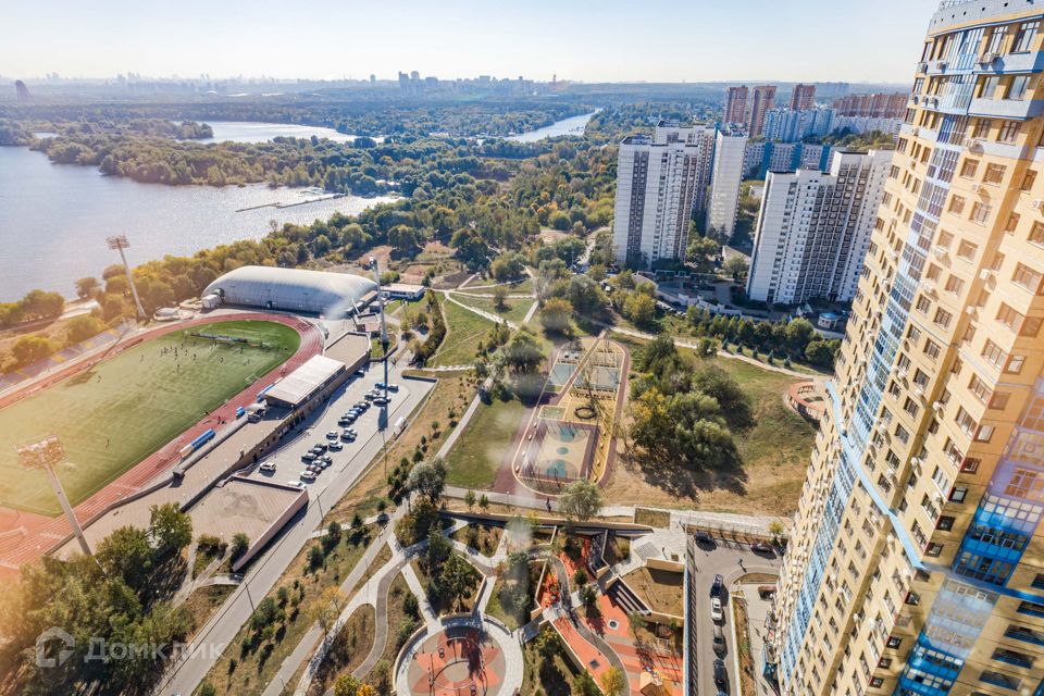 Продаётся 4-комнатная квартира, 167.1 м²