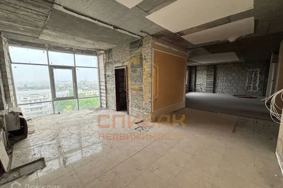 Продаётся 4-комнатная квартира, 193.8 м²