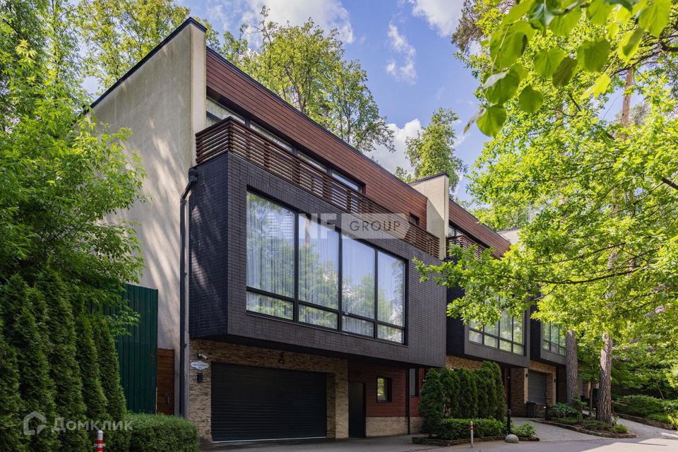 Продаётся таунхаус, 3-эт., 430 м²